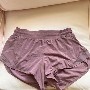 Lululemon hotty low-rise 2.5 in
